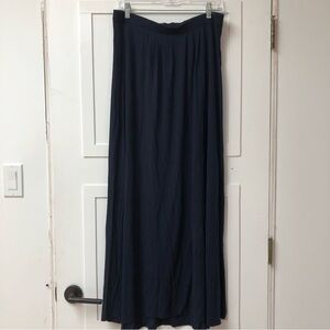 Two by Vince Camuto navy blue maxi skirt rayon elastic waist some pleats M